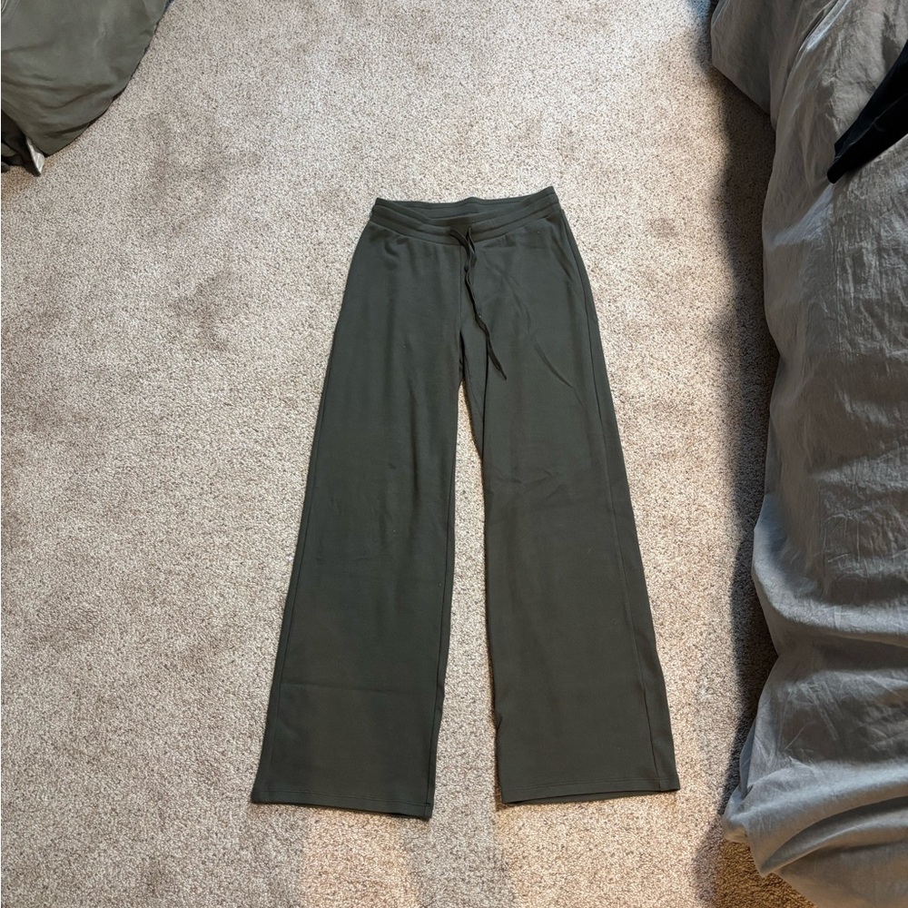 Aritzia TNA Homestretch Olive Trousers
